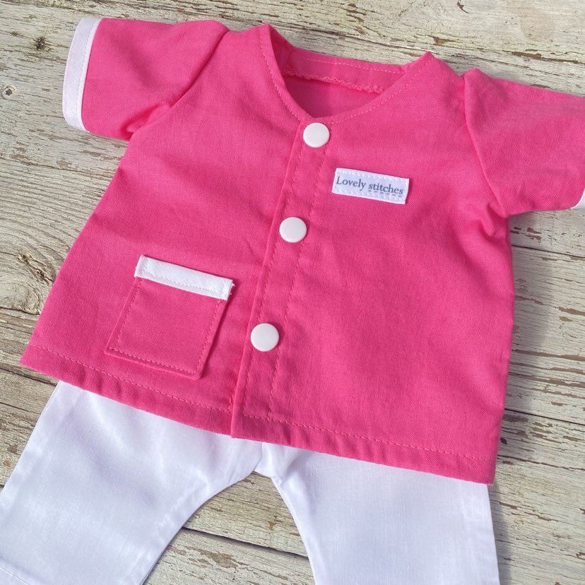 Poppenkleertjes Verpleegster Roze Maat 43 – Poppenkleding - Afbeelding 4